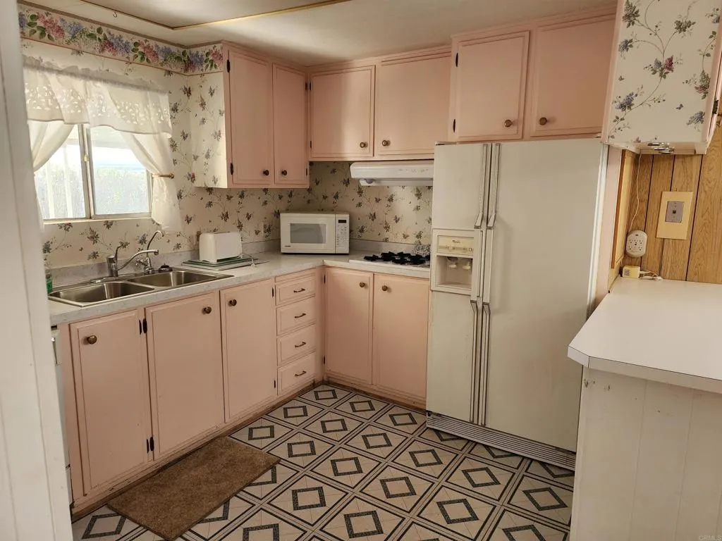 https://cdn.realtyfeed.com/cdn/127/306639366/fceb0c6912f12f9e038d5249f36b6f6e.webp