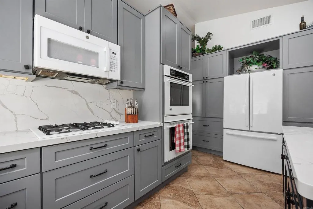 https://cdn.realtyfeed.com/cdn/127/306639412/5b75f1d6dd4c35287d78228ad01c4521.webp