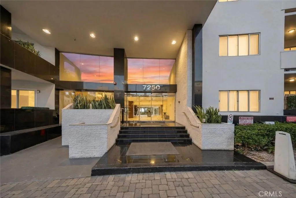 Los Angeles, CA 90046