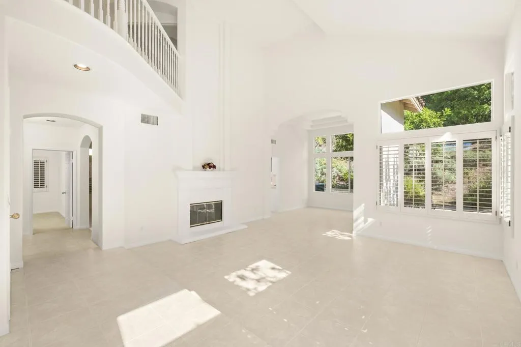 https://cdn.realtyfeed.com/cdn/127/306639492/2f086de41c3d72ca7d1f2c36f2c33321.webp