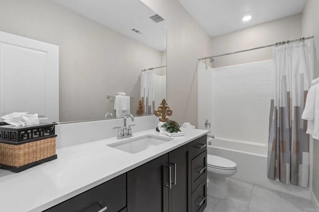 https://cdn.realtyfeed.com/cdn/127/306639551/a8139f63777c41e3bb37e5cf8596f541.webp
