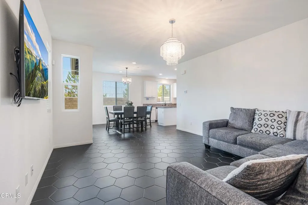 344 Campbell Court, Santa Paula, CA 93060 - Photo 4 of 33, Santa Paula, CA