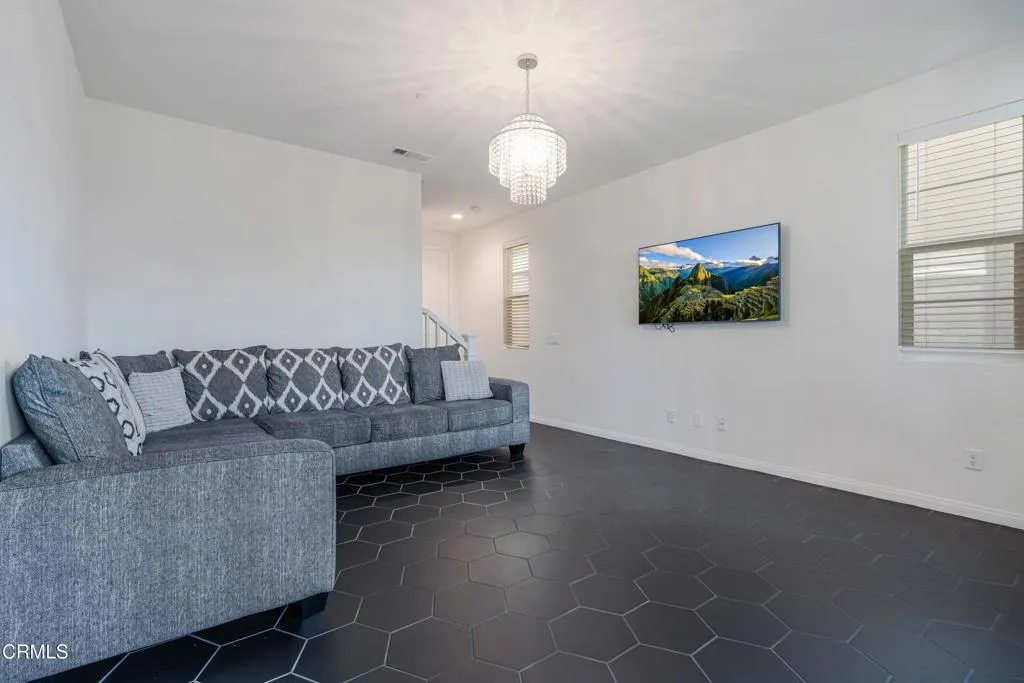 344 Campbell Court, Santa Paula, CA 93060 - Photo 5 of 33, Santa Paula, CA