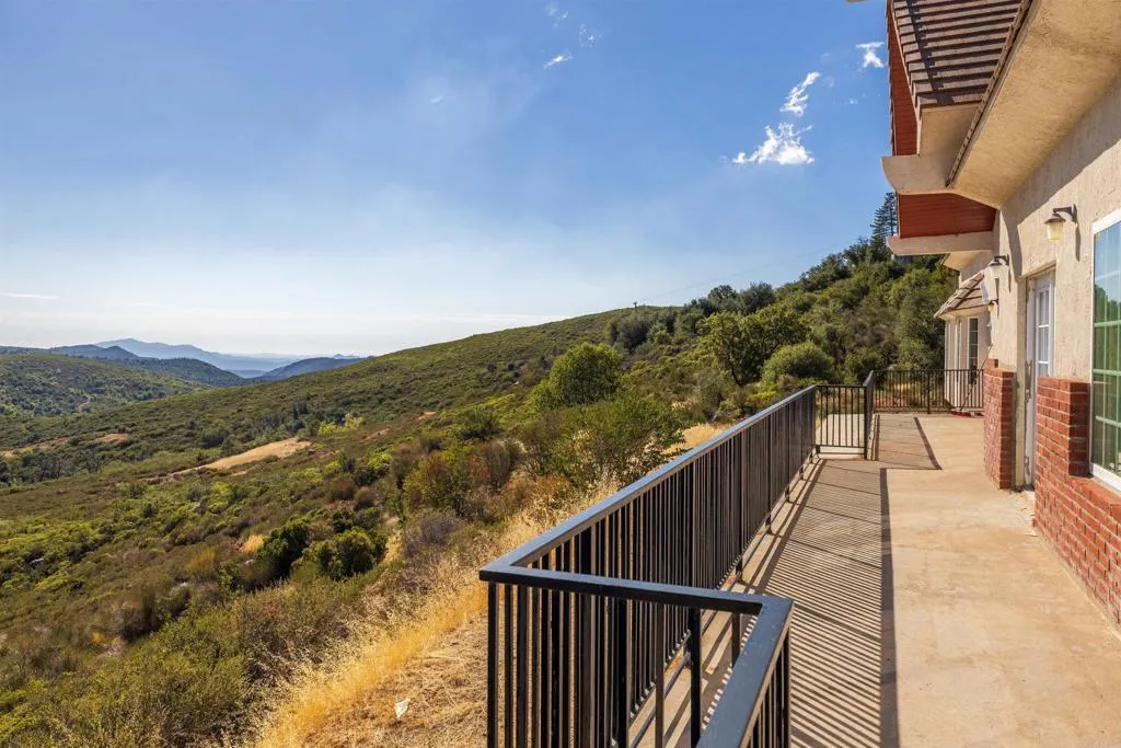 https://cdn.realtyfeed.com/cdn/127/306639687/6296191aabe5a6ac17537679ead68596.webp