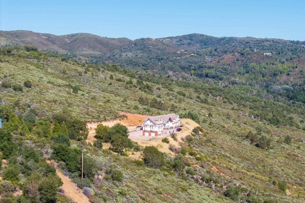https://cdn.realtyfeed.com/cdn/127/306639687/670b54f5303cde8de6d54ab9c1d236fe.webp