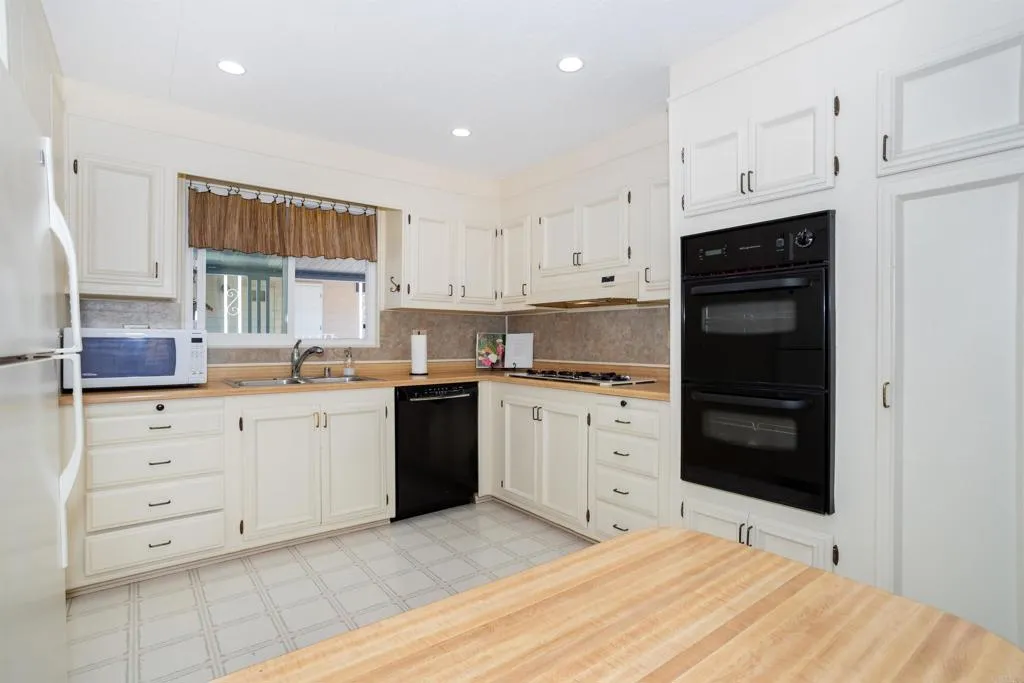 https://cdn.realtyfeed.com/cdn/127/306639718/c7116411a5424ea0c896ff040412ba79.webp