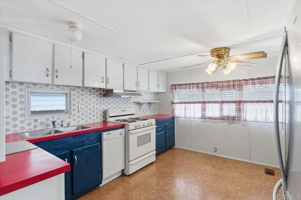 https://cdn.realtyfeed.com/cdn/127/306639842/8e317d38af8739f3c7dc6668b82903a1.webp