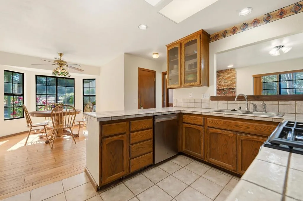 https://cdn.realtyfeed.com/cdn/127/306640006/f38a830a5adaf6a5a1b62cff1fee6cd6.webp