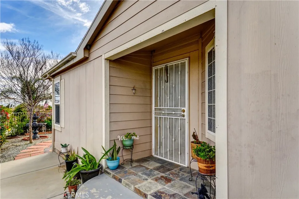 802 Roadrunner Way, Perris, CA 92570 - Photo 4 of 28, Perris, CA