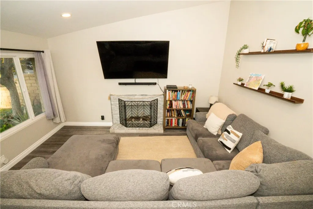 27626 Saffron, Saugus, CA 91350 - Photo 3 of 24, Saugus, CA