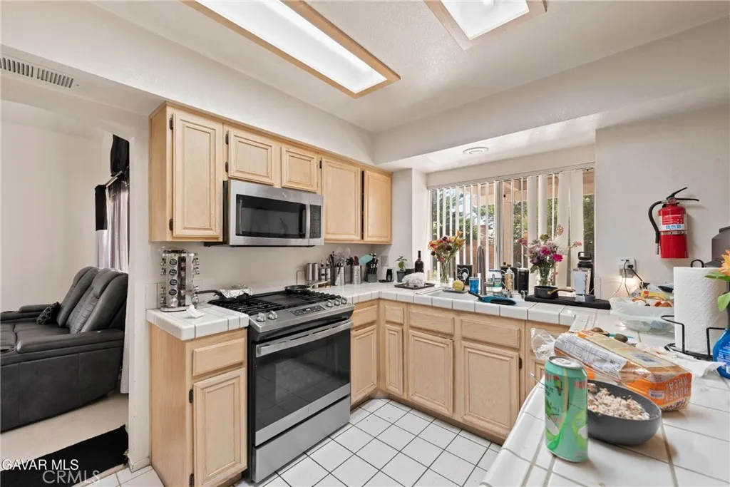 38145 Lido Drive, Palmdale, CA 93552 - Photo 4 of 19, Palmdale, CA