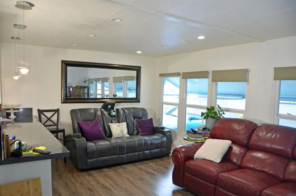 https://cdn.realtyfeed.com/cdn/127/306640259/d861f3cf5938b1149393ba013cc27cb9.webp