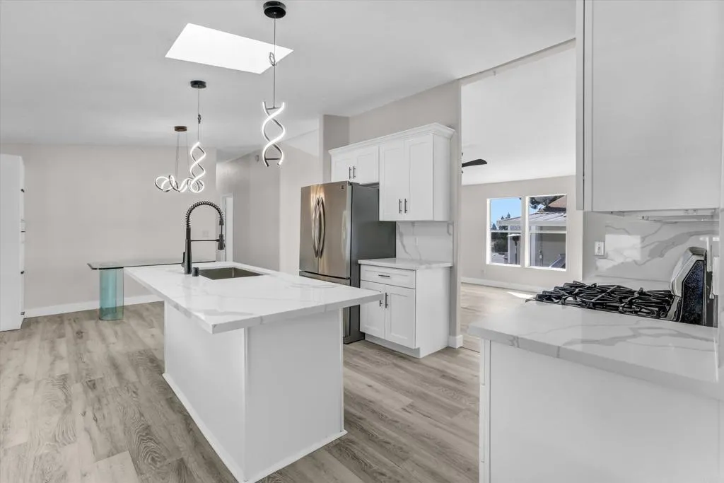 https://cdn.realtyfeed.com/cdn/127/306640266/3383036efc0313e758a7f0191a25b096.webp