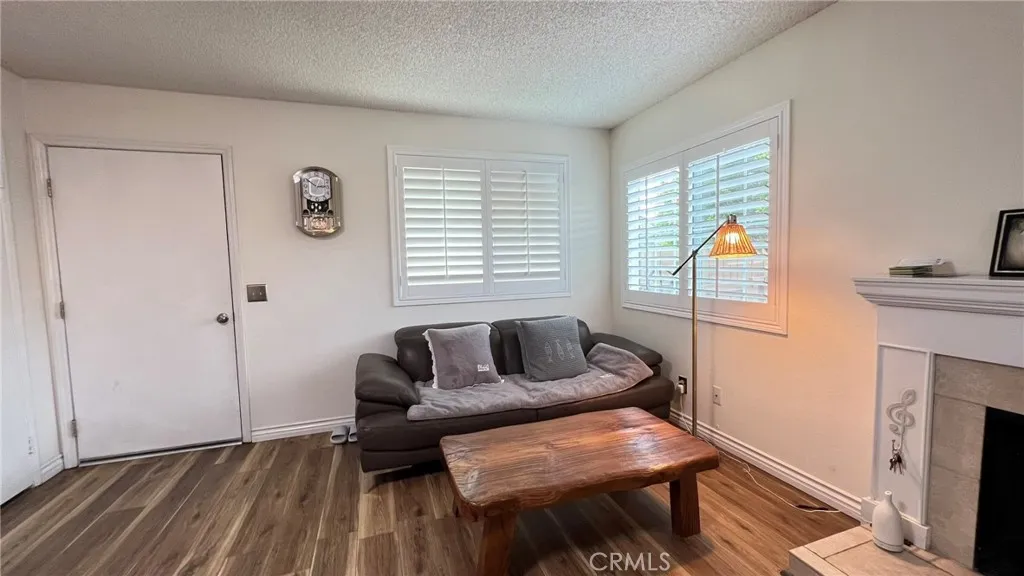 306 E Thornton, Hemet, CA 92543 - Photo 4 of 27, Hemet, CA