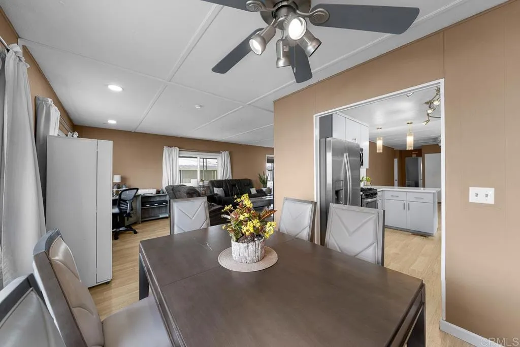 https://cdn.realtyfeed.com/cdn/127/306640387/f94baf168b6073644bd4c9448110f854.webp