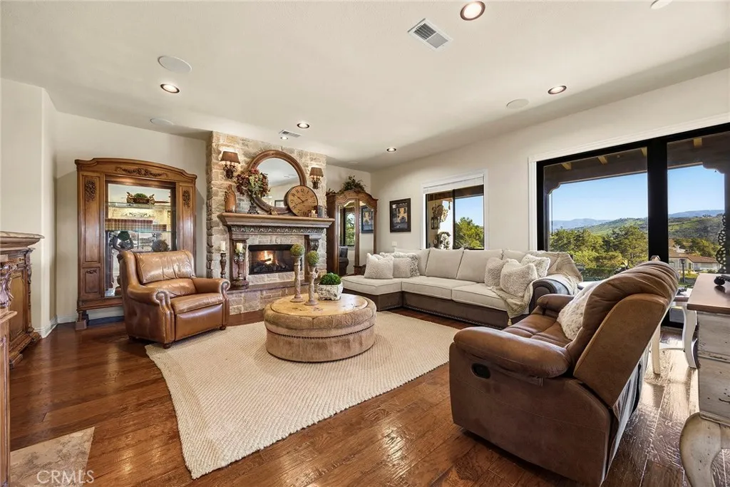 https://cdn.realtyfeed.com/cdn/127/306640538/0f983f18869cc453217684e82610c8f7.webp