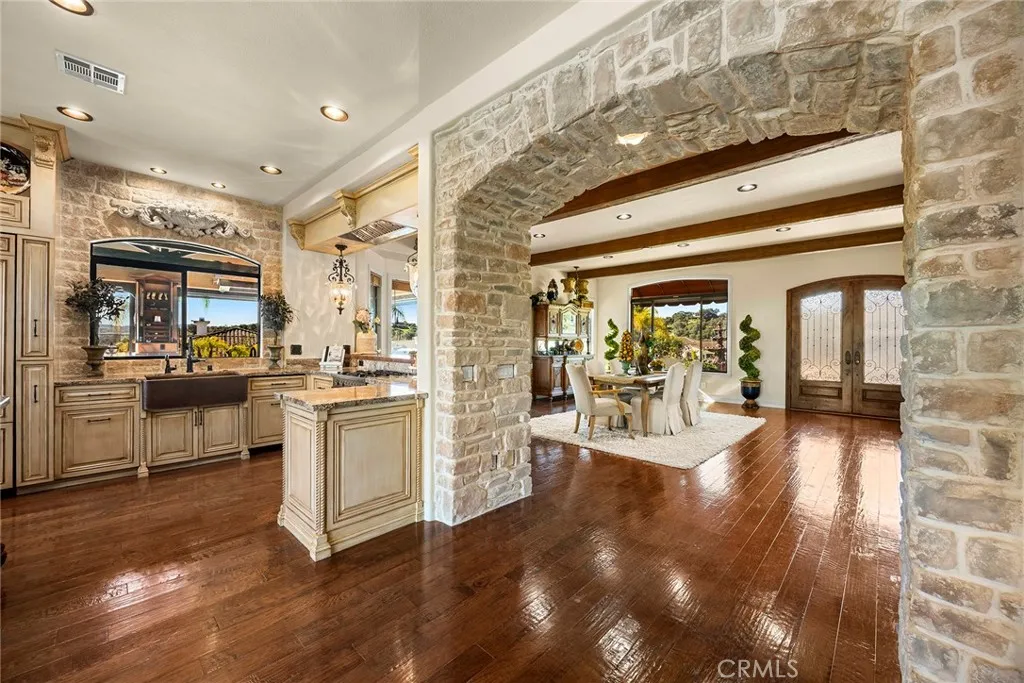 https://cdn.realtyfeed.com/cdn/127/306640538/63050f57269b2c2b8676c6c7f7a88535.webp