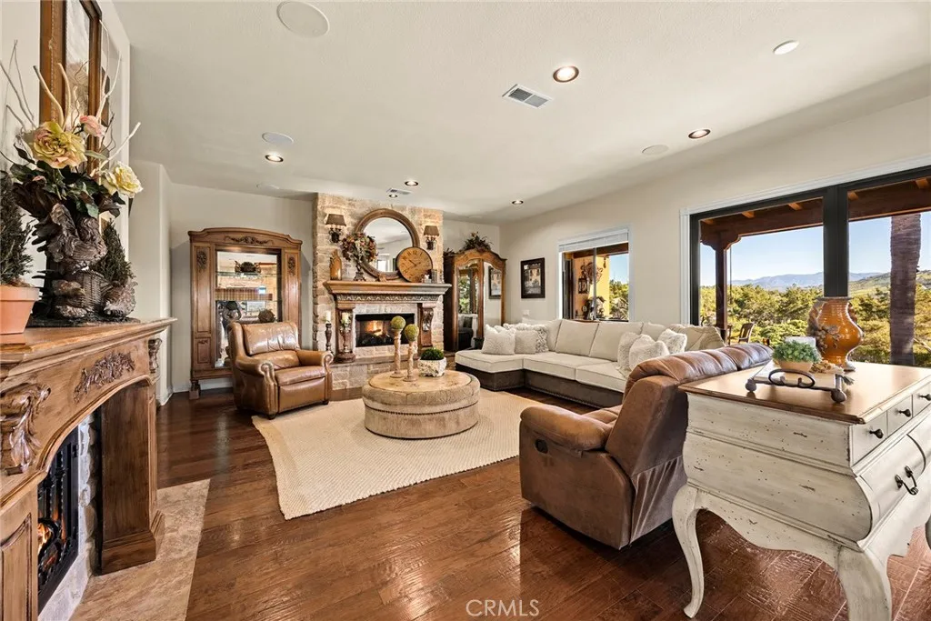 https://cdn.realtyfeed.com/cdn/127/306640538/79ef80952a3d7752183f78b446be7131.webp