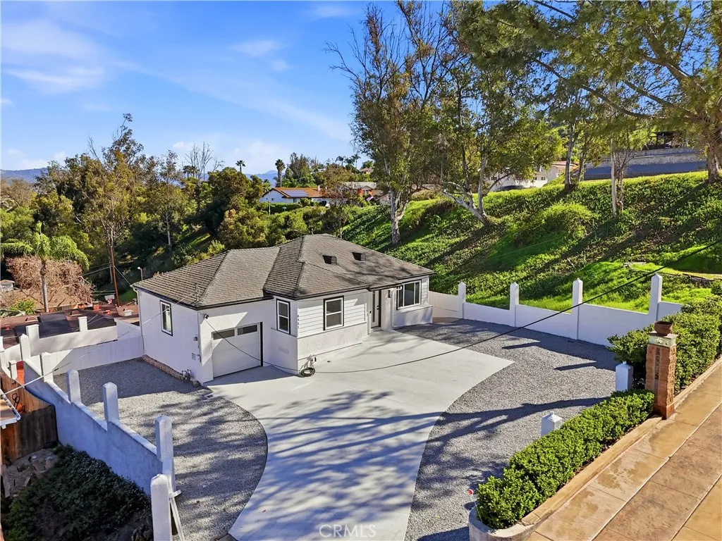 https://cdn.realtyfeed.com/cdn/127/306640639/2bf70a38a747fbe452f9b7f8f5581bf0.webp