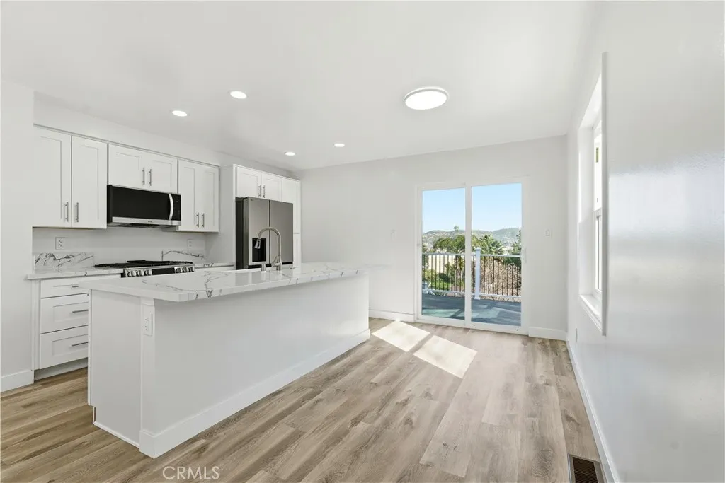 https://cdn.realtyfeed.com/cdn/127/306640639/869a238db7d0f0650777448b4237e03d.webp