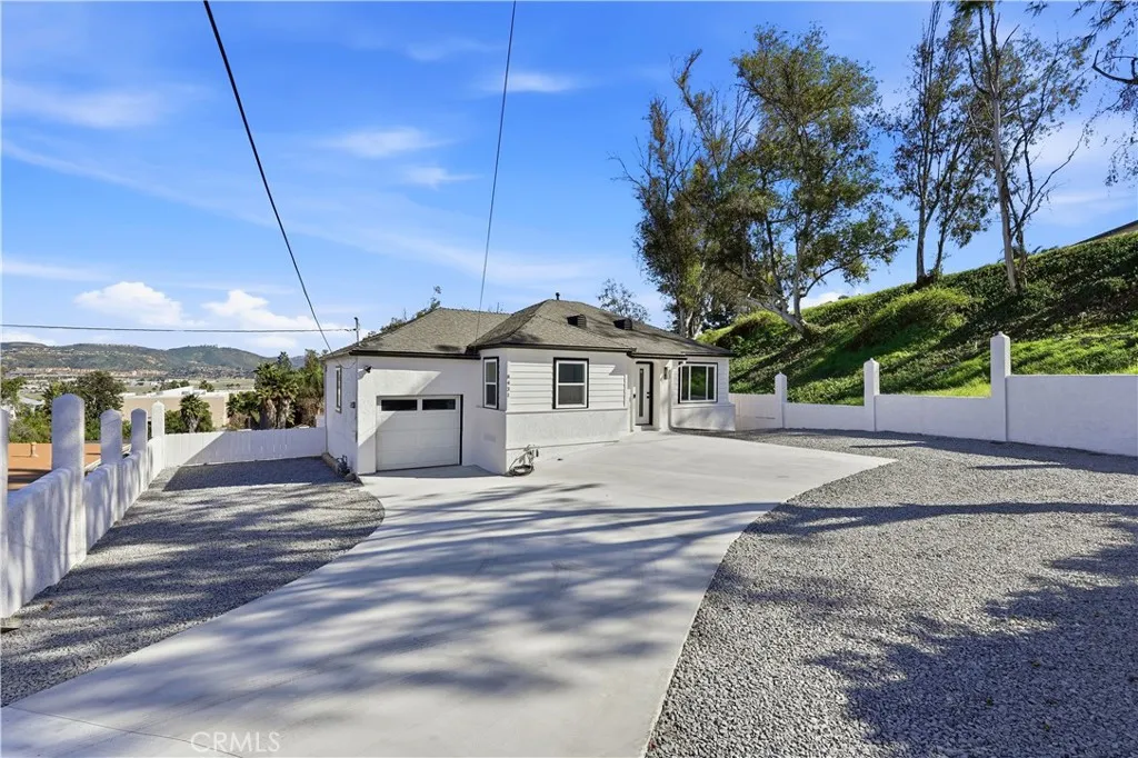 https://cdn.realtyfeed.com/cdn/127/306640639/e7526efb943ec7b5b602496b9b78ea55.webp