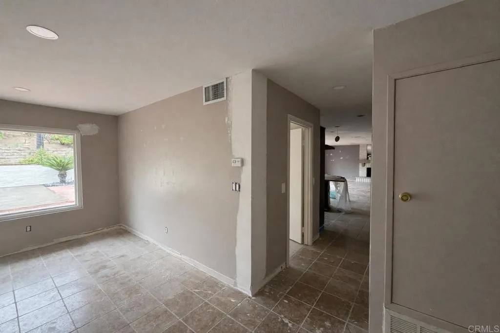 https://cdn.realtyfeed.com/cdn/127/306640749/12a61e388d3ea4d06fdf36014aef0837.webp