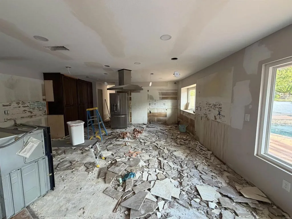 https://cdn.realtyfeed.com/cdn/127/306640749/77c19f7e03d8c697f22967ad06b36413.webp