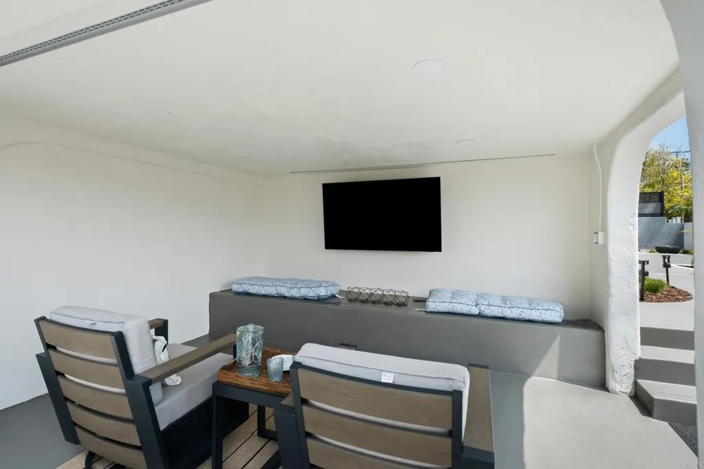 https://cdn.realtyfeed.com/cdn/127/306640803/90828512b3b6a23d287e31d4a69527b4.webp