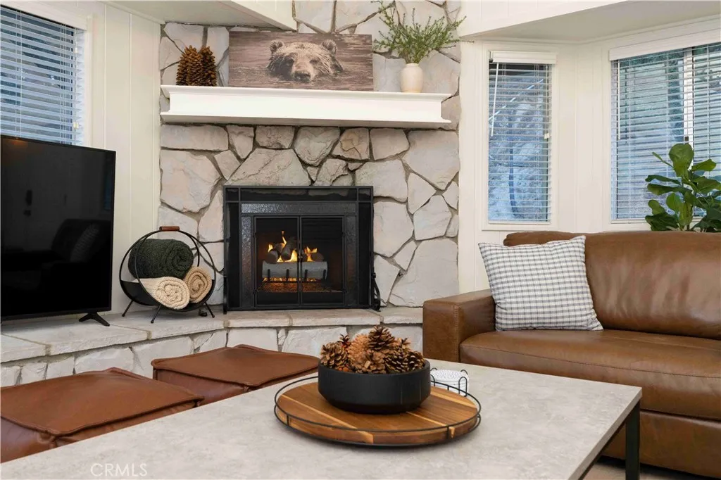 695 Sutter Lane, Lake Arrowhead, CA 92352 - Photo 3 of 26, Lake Arrowhead, CA