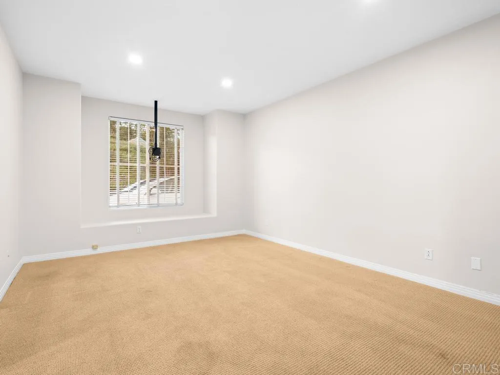https://cdn.realtyfeed.com/cdn/127/306640865/637b00610925c9a5e5d7f4799693d9d1.webp