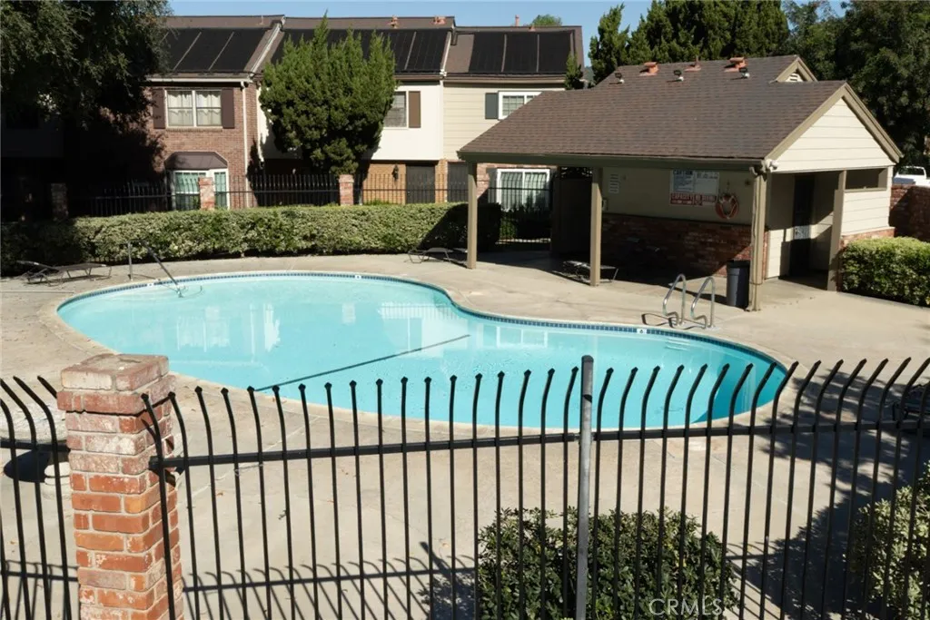 https://cdn.realtyfeed.com/cdn/127/306640910/b17b0f8da9a4136c144276504af4efa7.webp