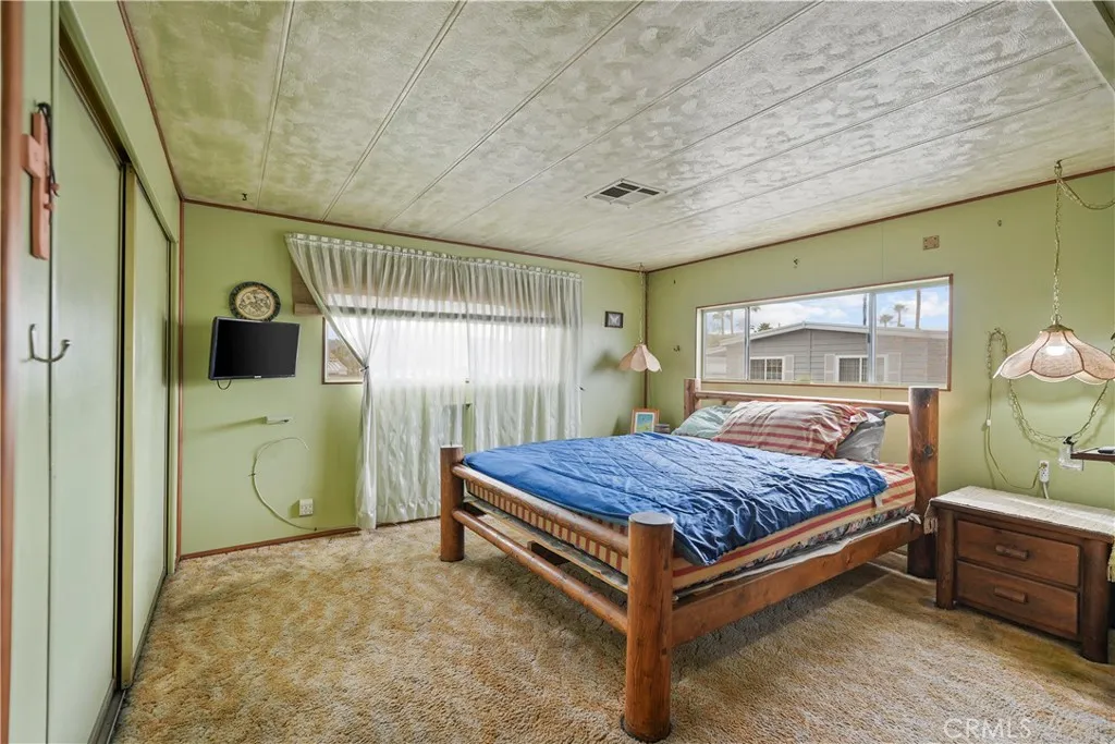 https://cdn.realtyfeed.com/cdn/127/306640997/1ea998d91da4408a48c0133ab861c3b0.webp