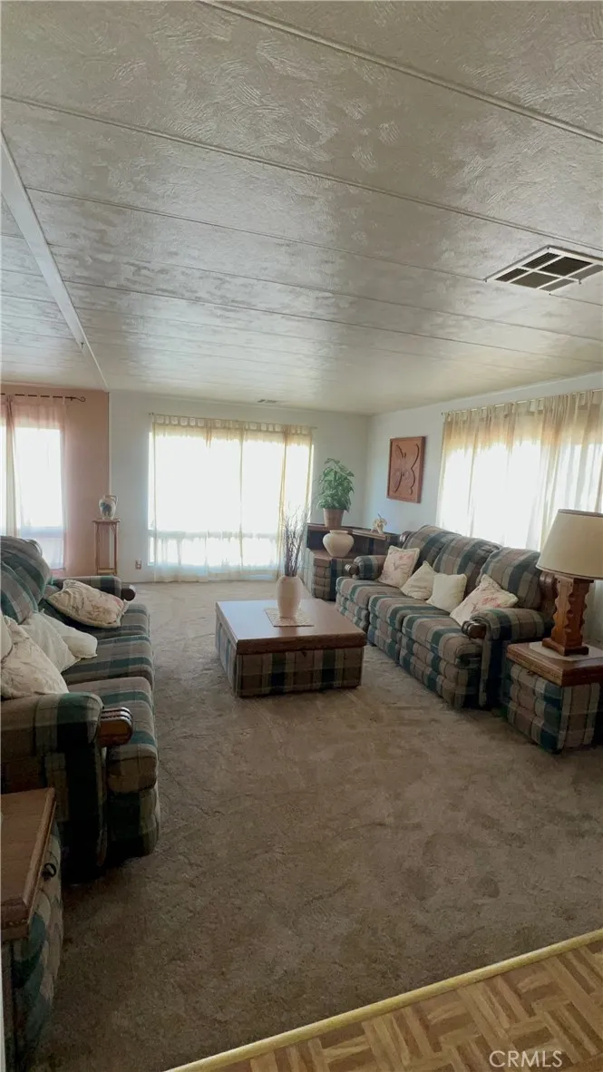 https://cdn.realtyfeed.com/cdn/127/306640997/2b0f9840dde11ead7e7d6b898bf74320.webp