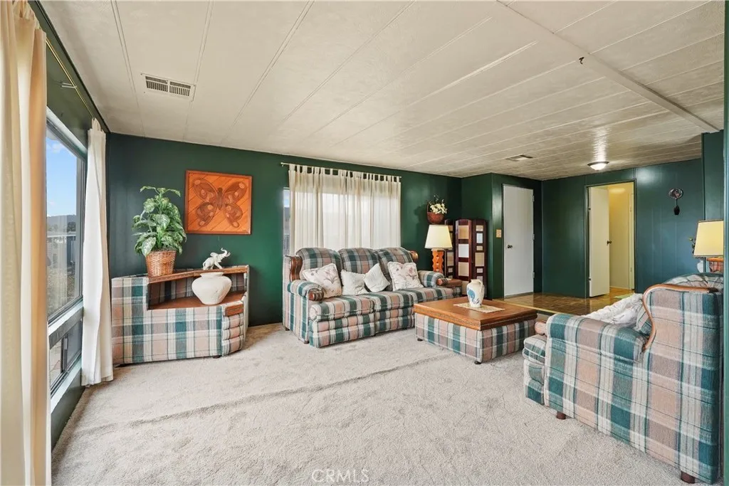 https://cdn.realtyfeed.com/cdn/127/306640997/35e841c85176fc26de0162ff17b926e1.webp
