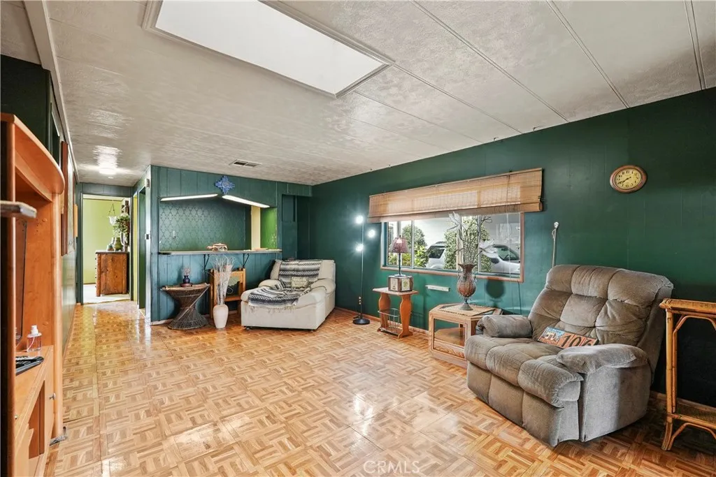 https://cdn.realtyfeed.com/cdn/127/306640997/449f2e12d46880508aff9c9457fff1be.webp