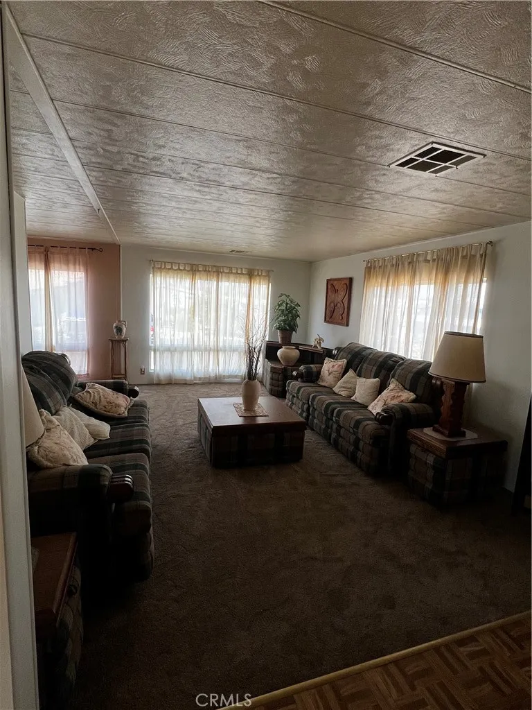 https://cdn.realtyfeed.com/cdn/127/306640997/620af88d7053bea0fa2e28605abbb24f.webp