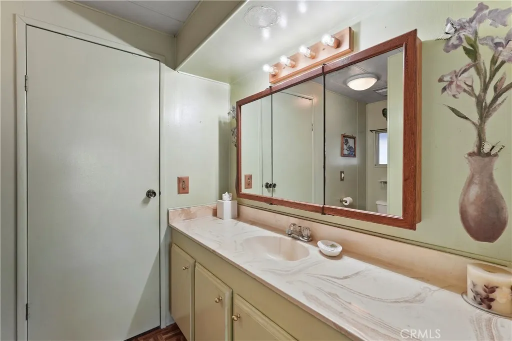 https://cdn.realtyfeed.com/cdn/127/306640997/867e5d182e523e9c13df8264af10e102.webp