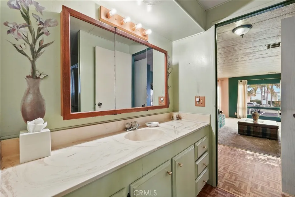 https://cdn.realtyfeed.com/cdn/127/306640997/b9f86a9ad077052ca173cec2bd44e920.webp