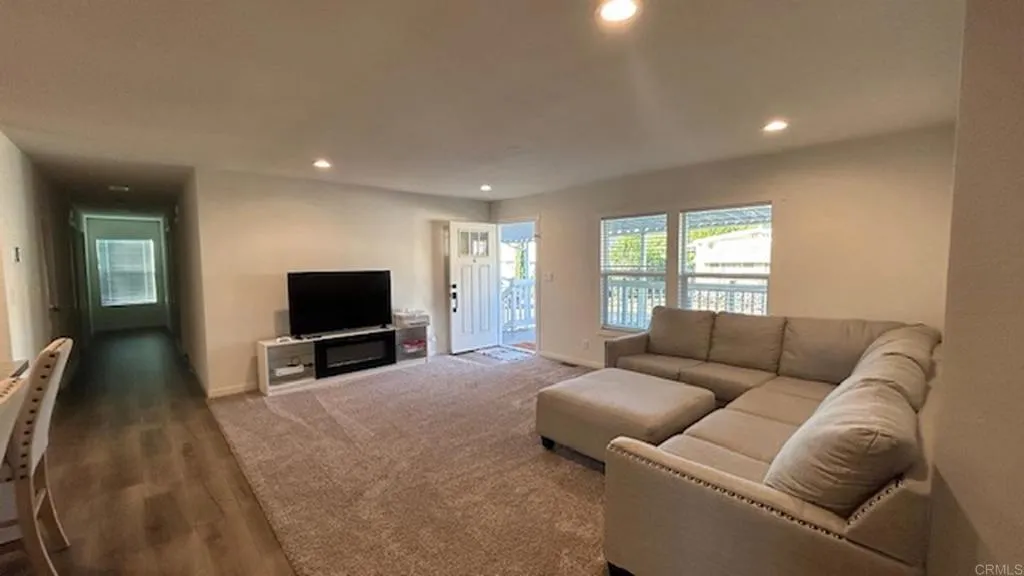 https://cdn.realtyfeed.com/cdn/127/306640998/df8388596697e6763e206edd79647ee1.webp
