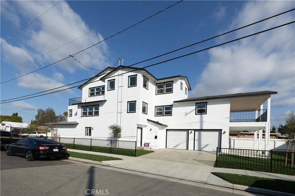 Santa Ana, CA 92703