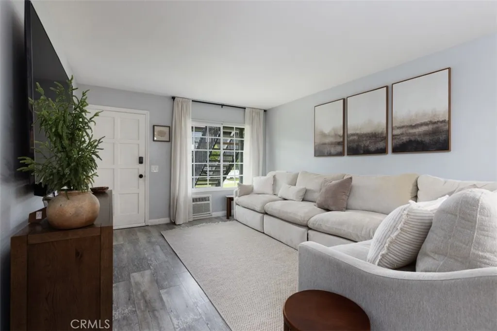 7100 Cerritos Avenue 85