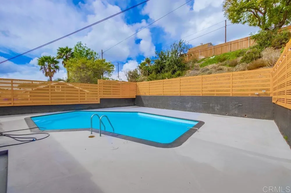 https://cdn.realtyfeed.com/cdn/127/306641483/72005ed2b60173e2003468f306d31b48.webp