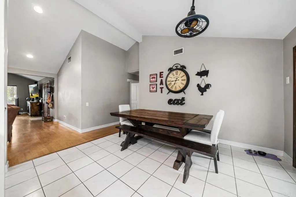 https://cdn.realtyfeed.com/cdn/127/306641517/82adf6b52ec87983f98cca311fa24665.webp