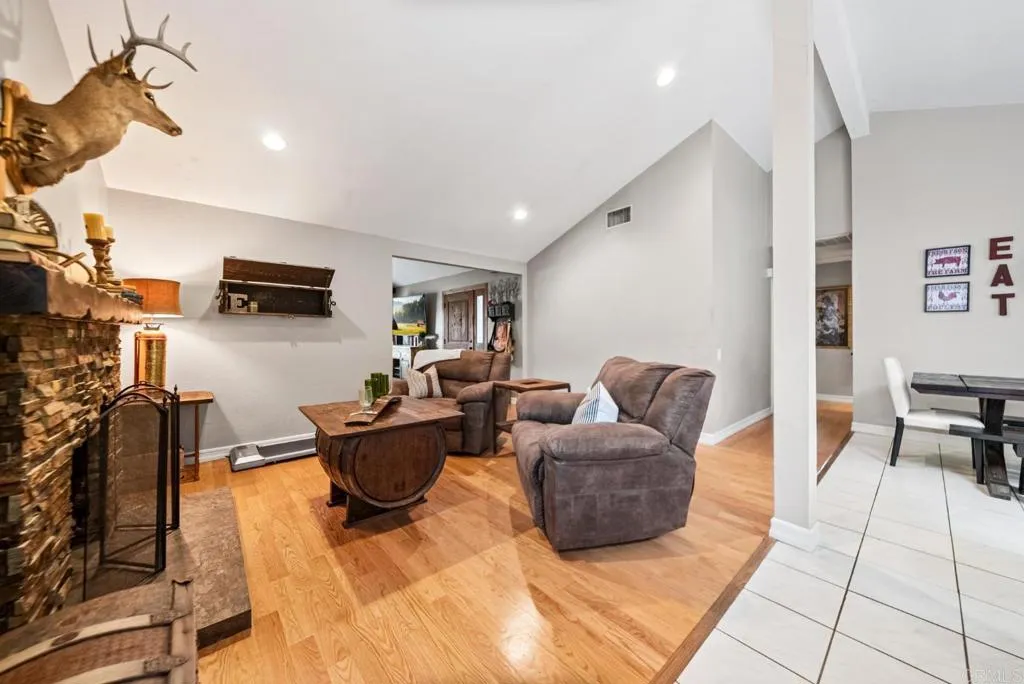 https://cdn.realtyfeed.com/cdn/127/306641517/ab71c4557494ec6dff4a4f66c1a72705.webp