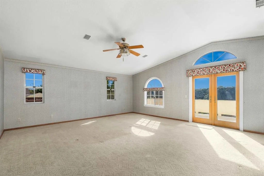 https://cdn.realtyfeed.com/cdn/127/306641522/c3cbf1ab35a53c581602a4d6fe0639f7.webp