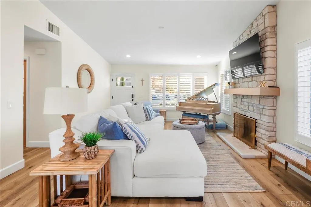 https://cdn.realtyfeed.com/cdn/127/306641579/58566386275d4282668d02b613dadbfe.webp