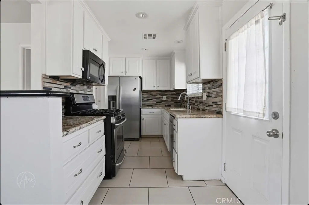 305 Jones Street, Bakersfield, CA 93309 - Photo 5 of 26, Bakersfield, CA