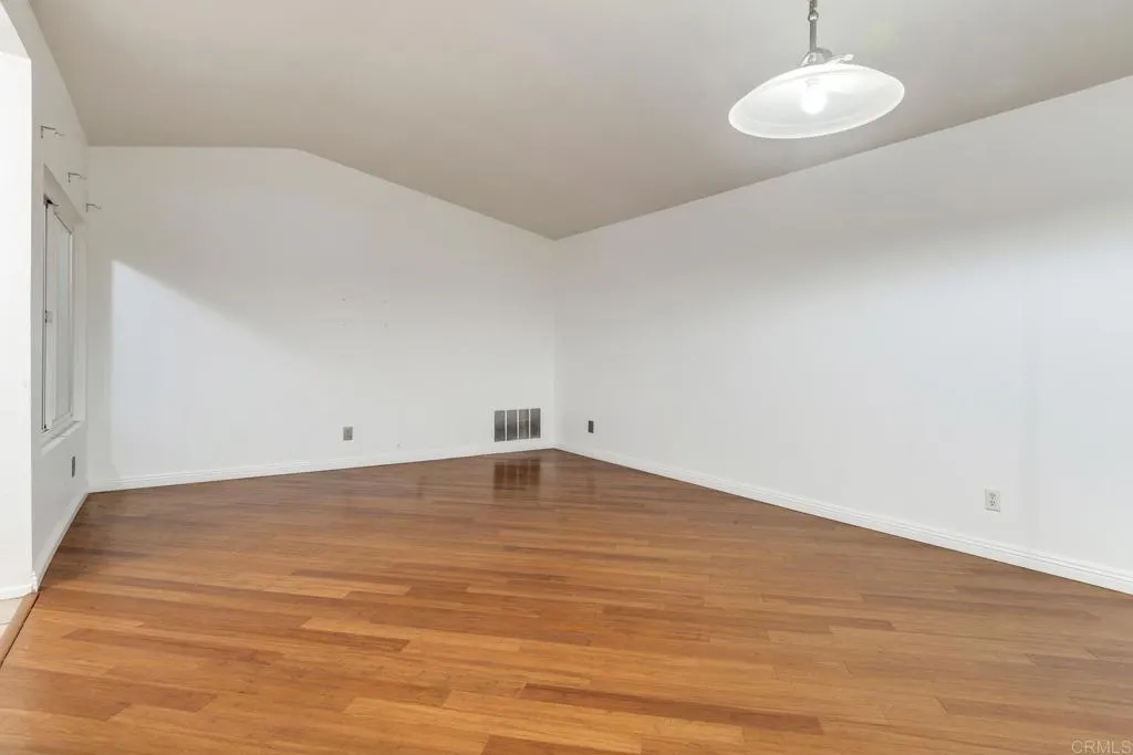 Photo #9: NDP2601349 Listing: Photo #9