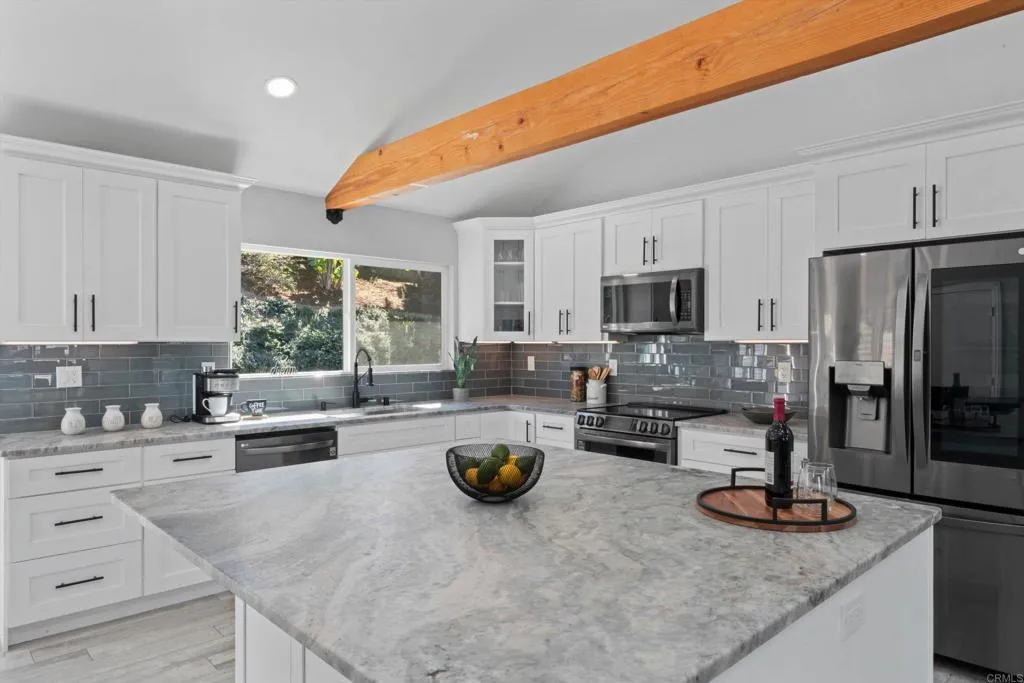 https://cdn.realtyfeed.com/cdn/127/306641743/19c632909b464cab270afa79afe9a275.webp