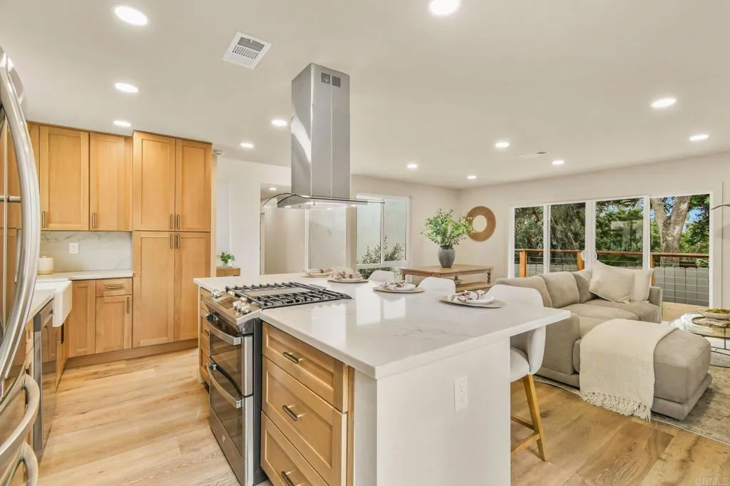https://cdn.realtyfeed.com/cdn/127/306641818/535dc6ac38eadf264766381b52f3bde8.webp